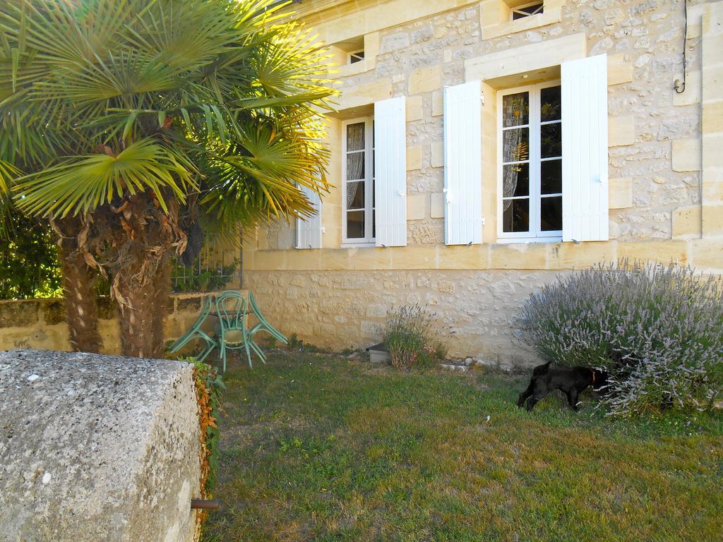 Sous Les Marronniers Bed and Breakfast Petit-Palais-et-Cornemps Δωμάτιο φωτογραφία