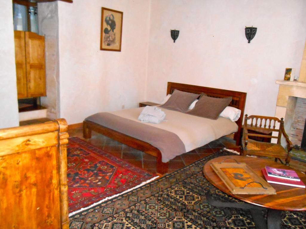 Sous Les Marronniers Bed and Breakfast Petit-Palais-et-Cornemps Δωμάτιο φωτογραφία